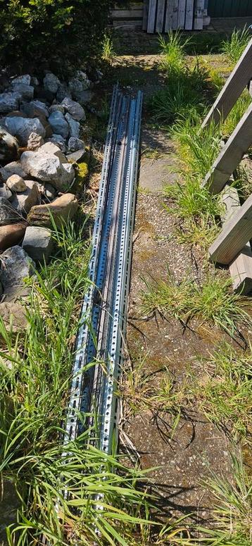 Geperforeerde hoeklijn 3meter 2mm dik beschikbaar voor biedingen