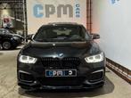 BMW M140i * PANO * HARMON * CARPLAY * CRUISE, Auto's, Automaat, USB, Alcantara, Zwart