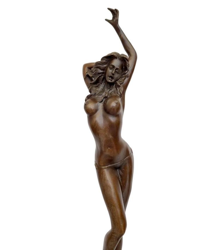 A large nude woman - Bronzen beeldje, Antiek en Kunst, Antiek | Brons en Koper, Brons, Ophalen of Verzenden