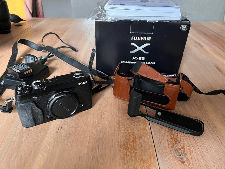 Fuji x-e2 chargeur + housse + grip, Audio, Tv en Foto, Fotocamera's Digitaal, Fuji, Ophalen