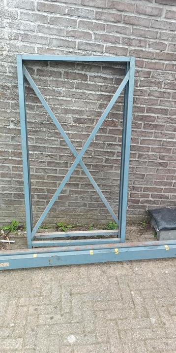 Kleine gebruikte palletstelling beschikbaar voor biedingen