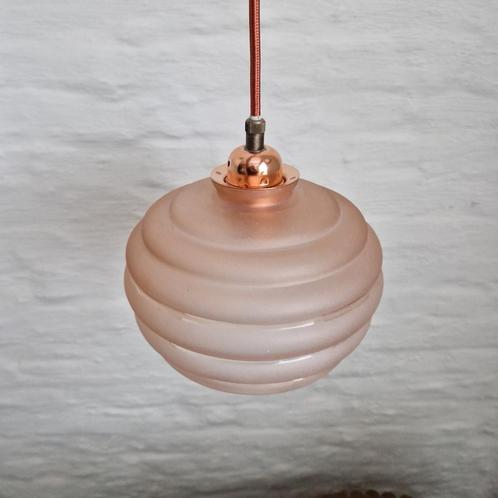 Art Deco hanglamp van gematteerd roze glas, Antiek en Kunst, Curiosa en Brocante, Ophalen of Verzenden