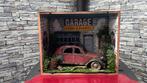French Diorama garage met Citroën 2CV (1/12), Hobby en Vrije tijd, Modelbouw | Auto's en Voertuigen, Ophalen of Verzenden, Zo goed als nieuw