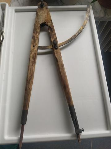 passer / oud - hout beschikbaar voor biedingen