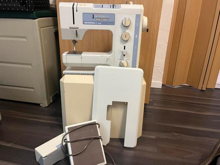 Te Koop Bernina 1020 Naaimachine, Hobby en Vrije tijd, Naaimachines en Toebehoren, Zo goed als nieuw, Naaimachine, Bernina, Ophalen of Verzenden