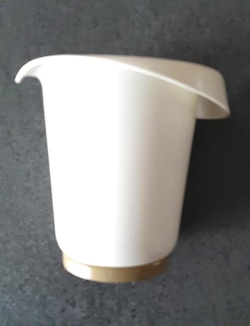 Te koop: Handige witte beker 1liter van " Brauwn"., Maison & Meubles, Cuisine| Tupperware, Utilisé, Bol ou Canette, Blanc, Enlèvement ou Envoi