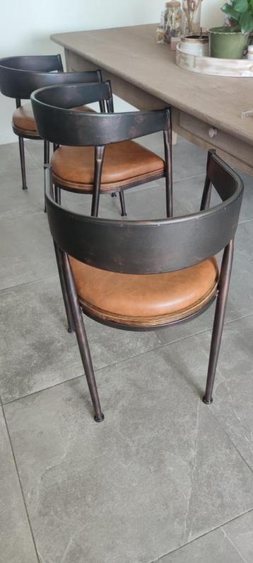 3 Industriële eetkamerstoelen beschikbaar voor biedingen