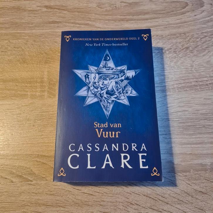 Stad van Vuur, Boeken, Fantasy, Zo goed als nieuw, Ophalen of Verzenden