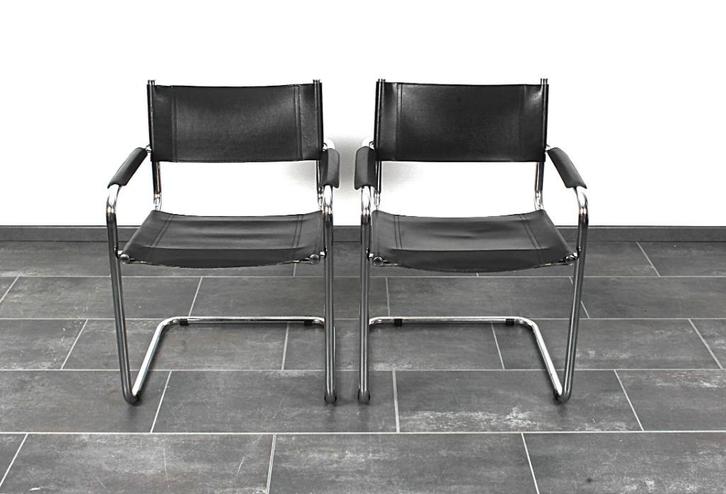 2 vintage Mart Stam model buisframe stoelen, Huis en Inrichting, Stoelen, Gebruikt, Twee, Leer, Metaal, Zwart, Ophalen of Verzenden