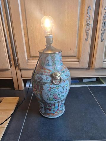 19e eeuwse Chinese porseleinen Canton vaaslamp