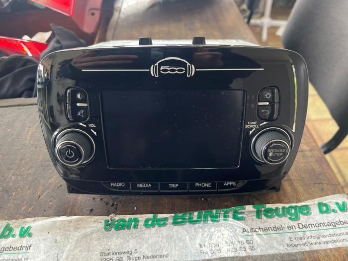 Radio van een Fiat 500 Abarth, Auto-onderdelen, Elektronica en Kabels, Gebruikt, 3 maanden garantie, Ophalen of Verzenden
