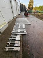 Hangstelling voor dakwerken, Enlèvement, Utilisé, Échafaudage de façade, 5 mètres de hauteur ou plus