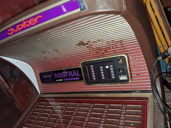 Juke box., Verzamelen, Automaten | Jukeboxen, Gebruikt, 1970 tot heden, Ophalen