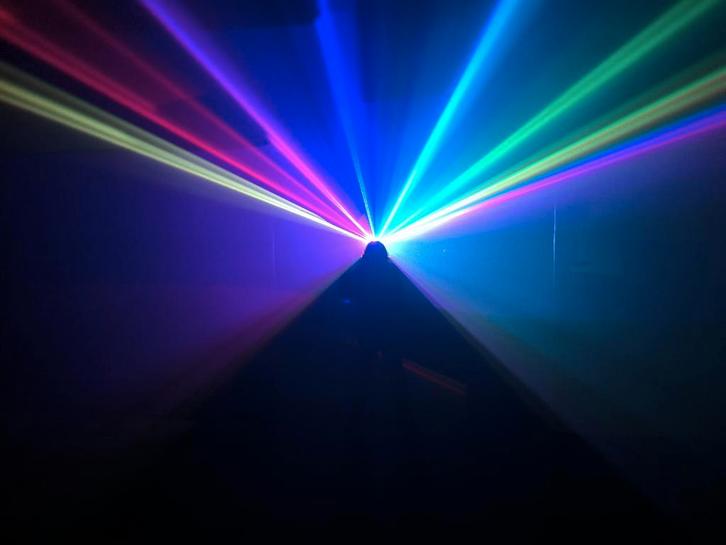 BLACK FRIDAY PROMO Nieuwe First Class 5W RGB Laser 25Kpps, Muziek en Instrumenten, Licht en Laser, Nieuw, Licht, Geluidgestuurd
