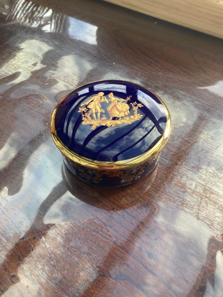 Limoges snijfdoosje, Ophalen