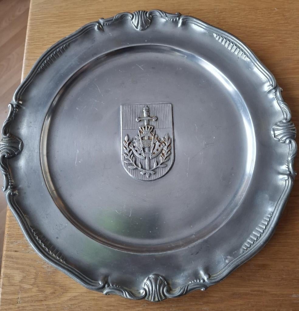 tinnen schaal, Ophalen