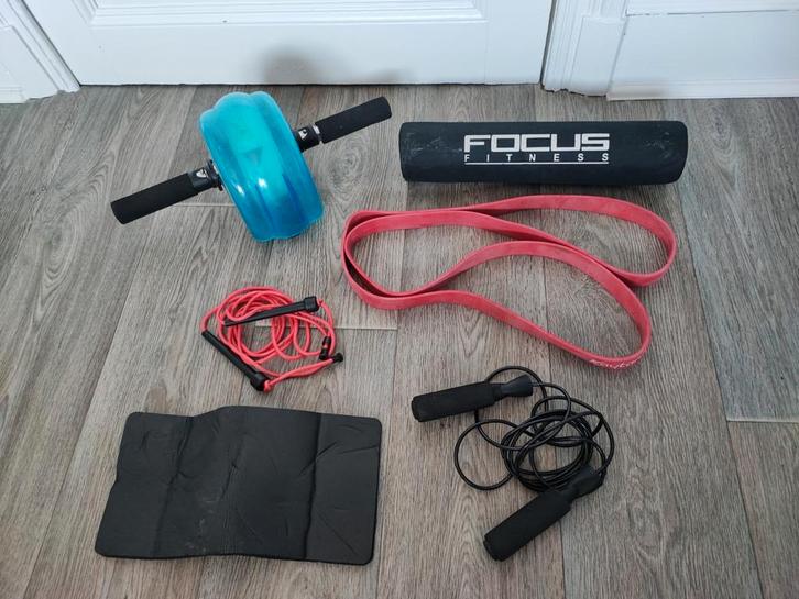 Ensemble d'équipement de fitness., Sports & Fitness, Équipement de fitness, Utilisé, Bras, Jambes, Pectoraux, Abdominaux, Dos