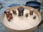 Houten beeldjes olifanten en 2 poezen., Ophalen