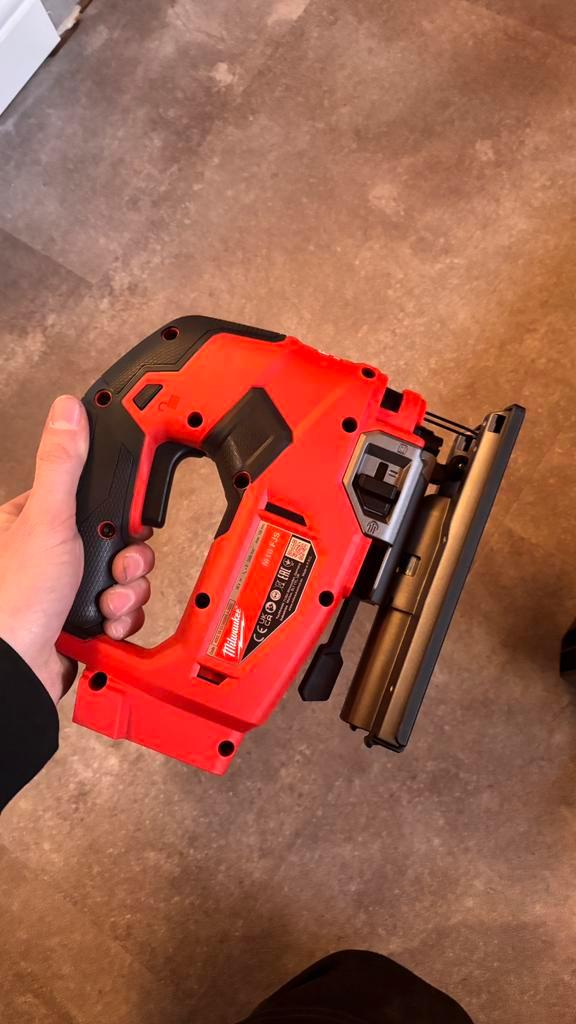 Scie sauteuse milwaukee, Bricolage & Construction, Outillage | Scies mécaniques, Comme neuf, Scie sauteuse, Scie sauteuse, 600 à 1200 watts