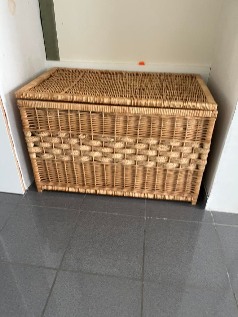 Rieten gevlochten mand, Enlèvement, Comme neuf