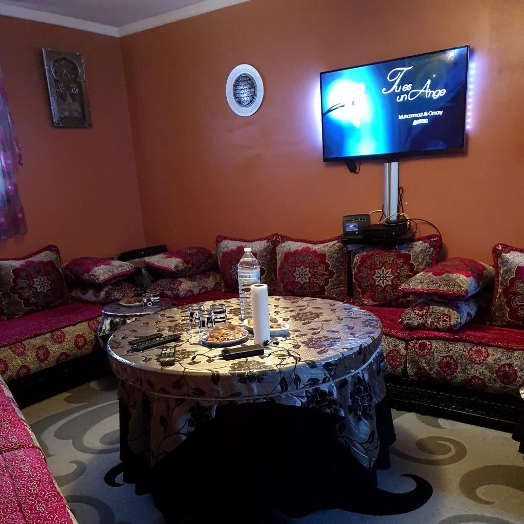Salon complet Marocain + table (en 6 bloc), Enlèvement