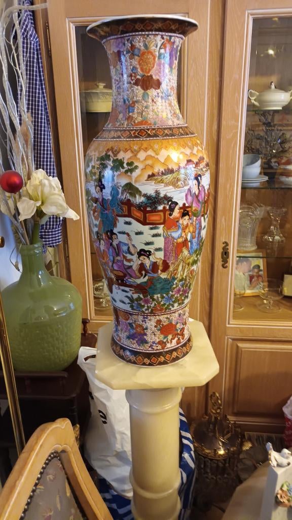 CHINESE VAAS MOOI BEWERKT, Enlèvement