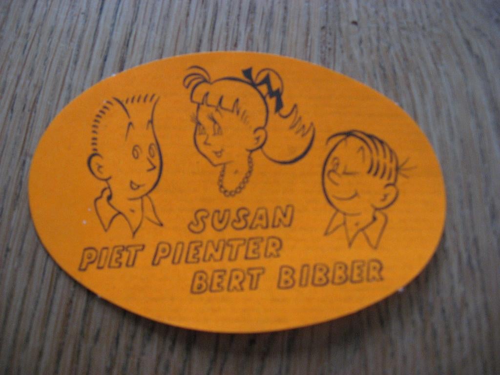 Piet Pienter Bert Bibber en Suzan POM Oranje Sticker, Ophalen of Verzenden, Overige figuren, Nieuw, Plaatje, Poster of Sticker