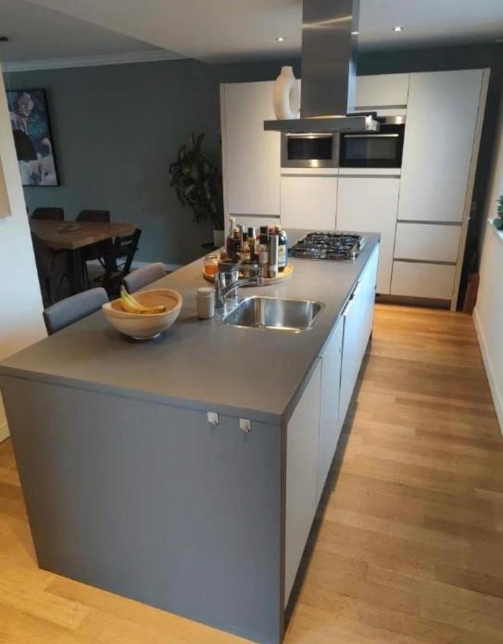 OFFRE DE MARS ! CUISINE COMPLÈTE AVEC ÎLOT DE CUISSON !, Maison & Meubles, Cuisine | Cuisines complètes, Utilisé, Cuisine à mur double