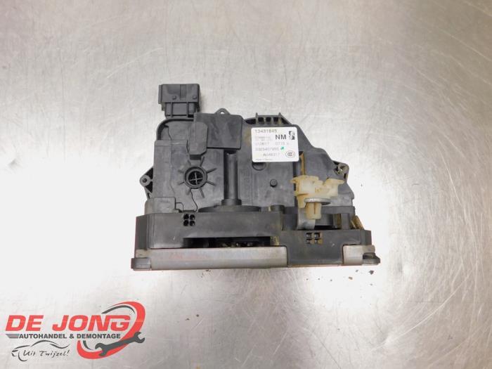 Serrure portière mécanique 4portes arrière droite d'un Op, Autos : Pièces & Accessoires, -, Opel, 3 mois de garantie, Utilisé