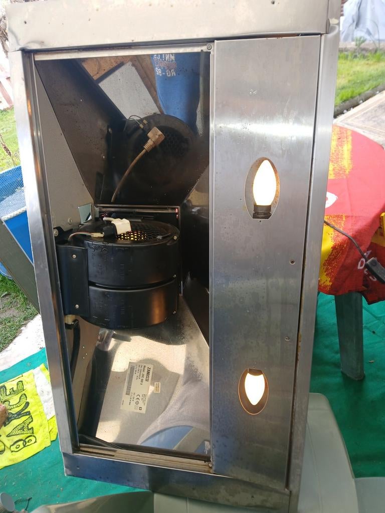 Hotte sans grille  mais fonctionne  a discuter, Enlèvement ou Envoi, Moteur, Hotte murale, Moins de 200 m³/h