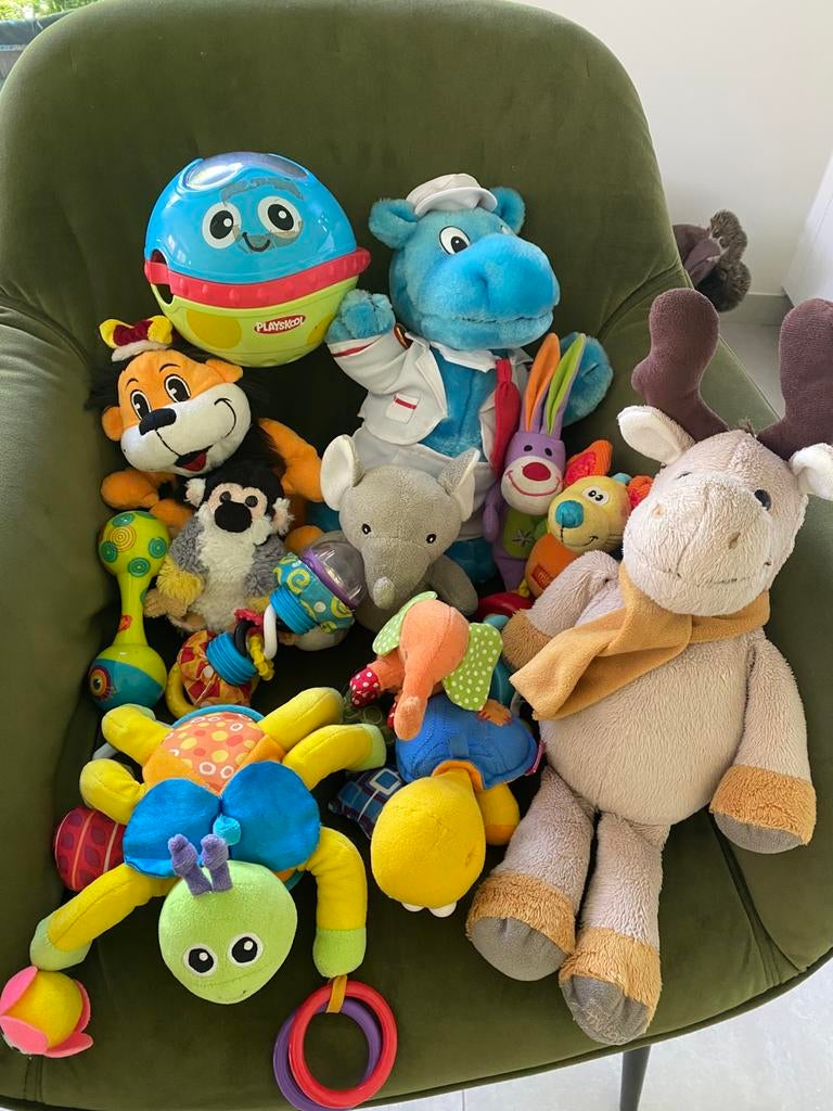 Lot speelgoed baby kindje, Collections, Broches, Pins & Badges, Enlèvement, Comme neuf