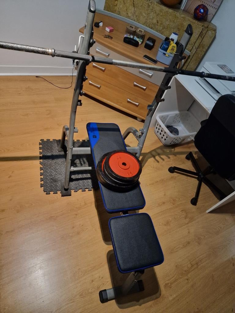 Banc musculation + barre 160cm + Poids (2x10kg et 2x7,5kg), Sports & Fitness, Enlèvement