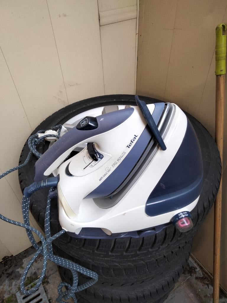 Tefal Stoomstrijkijzer, Elektronische apparatuur, Strijkijzers en Strijkplanken, Ophalen, Zo goed als nieuw, Strijkijzer met snoer