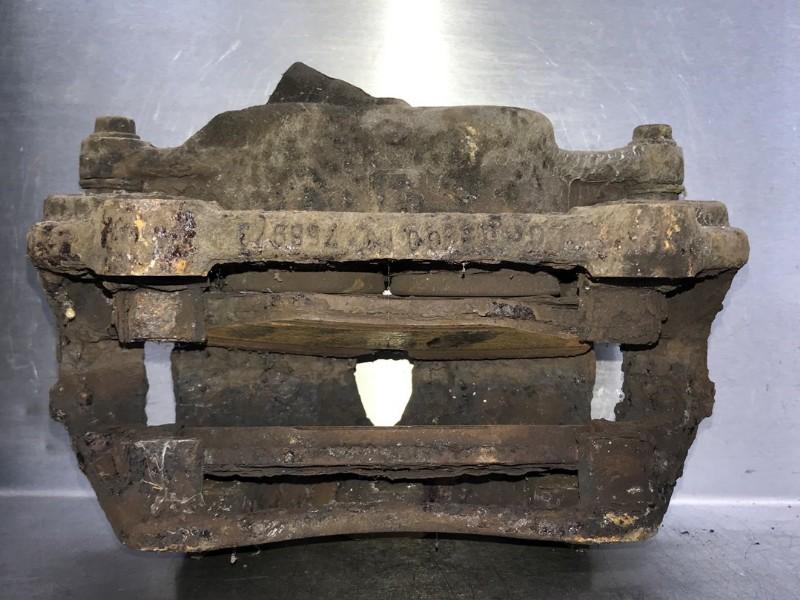 REMKLAUW LINKS VOOR Nissan Primastar (01-2002/12-2006), Gebruikt, Nissan