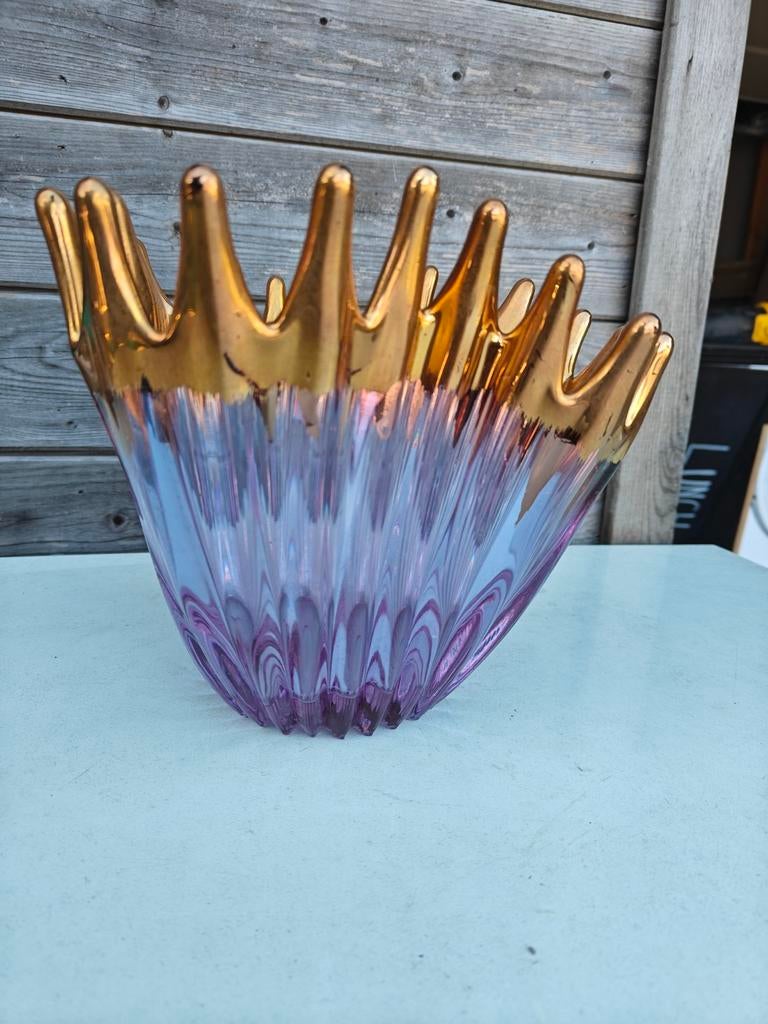 Vaas paarse gloed met gouden afwerking, Ophalen