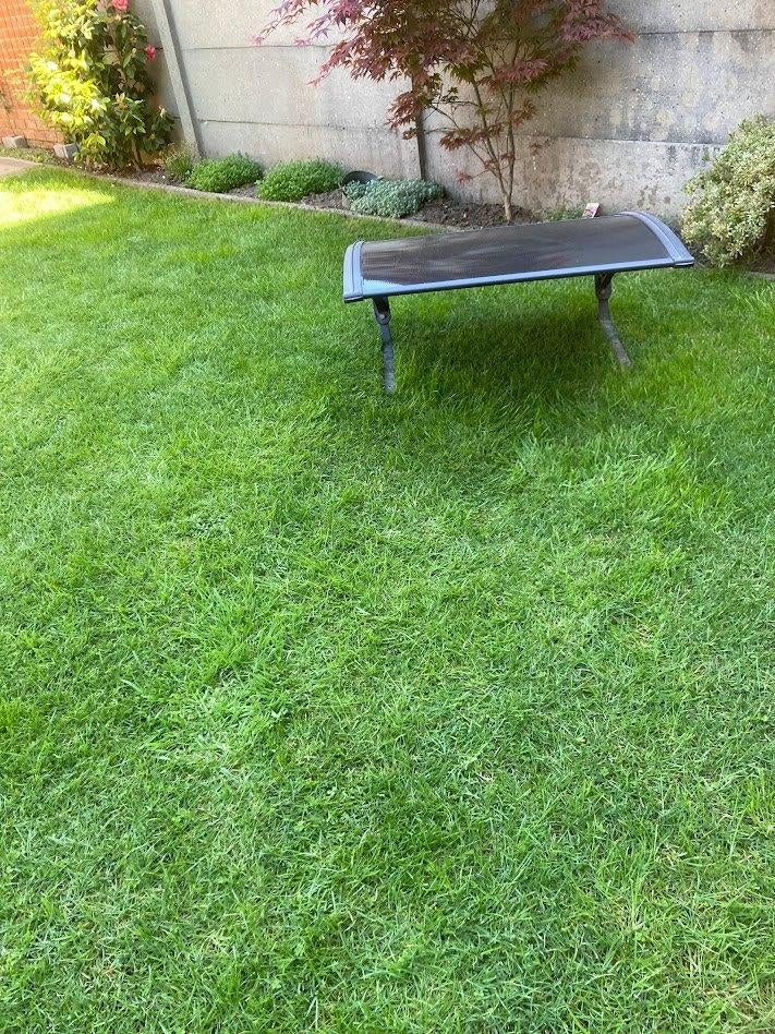 garage voor robotmaaier, Ophalen, Zo goed als nieuw, 20 tot 25 cm, Met regensensor