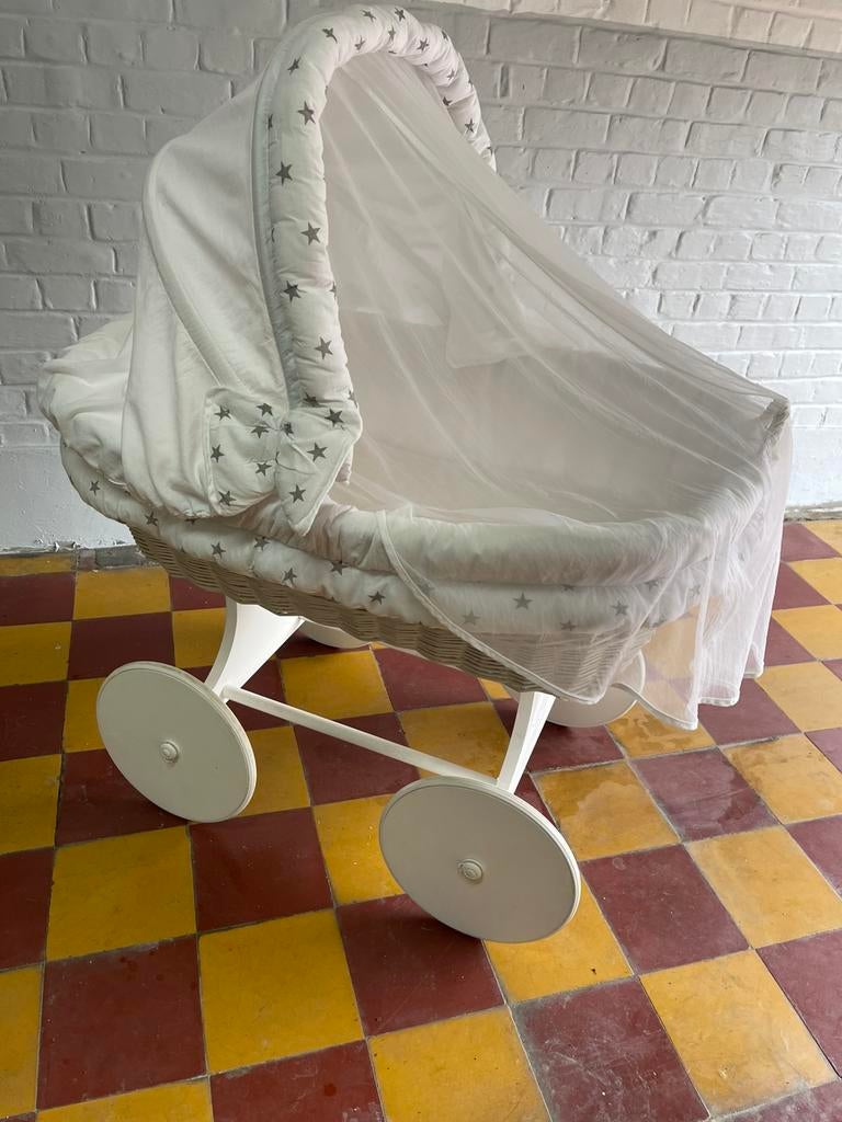 Couffin  sur roue   En très bon état, Enlèvement, Comme neuf