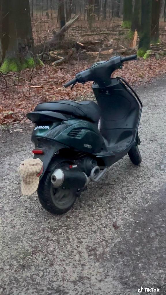 Waardepeiling, Fietsen en Brommers, Scooters | Piaggio, Zo goed als nieuw, Zip, Ophalen