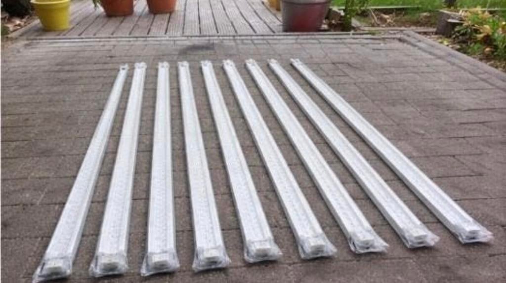 Nouvelles tringles à rideaux blanches à vendre