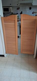 Porte battante de saloon en bois