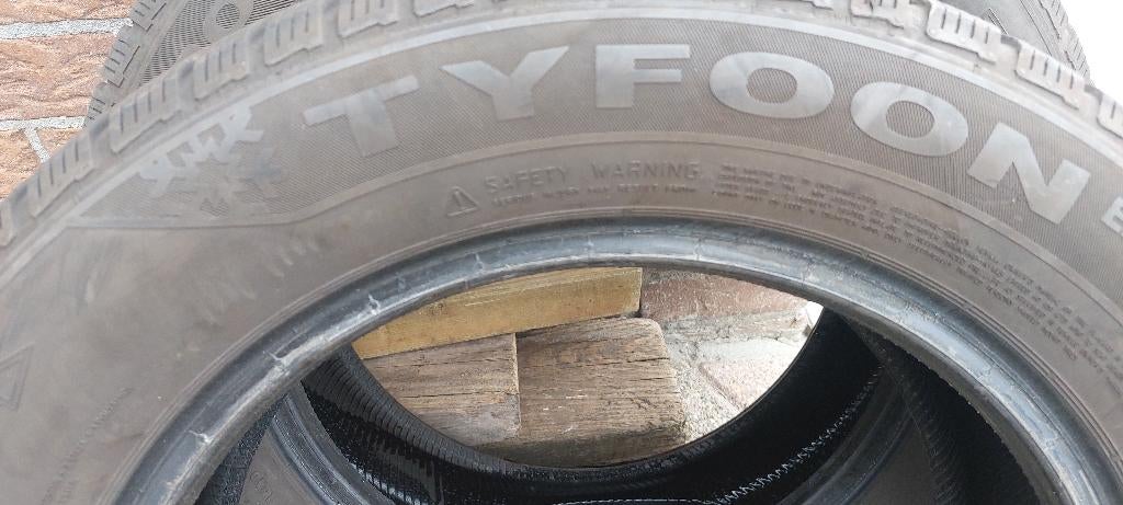 Kit de pneus d'hiver Tyfoon - Eurosnow, Autos : Pièces & Accessoires, Pneus & Jantes, Pneus hiver, Véhicule de tourisme, 205 mm