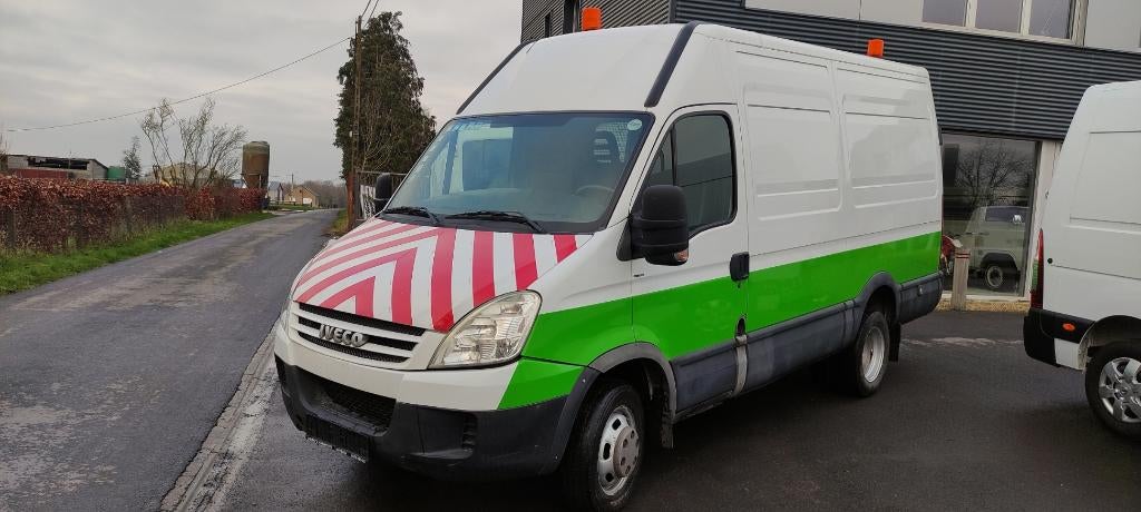 IVECO DAILY 50C15 3.0D - TREKHAAK - INRICHITNG, Auto's, Bestelwagens en Lichte vracht, Achterwielaandrijving, 110 kW, 4 cilinders