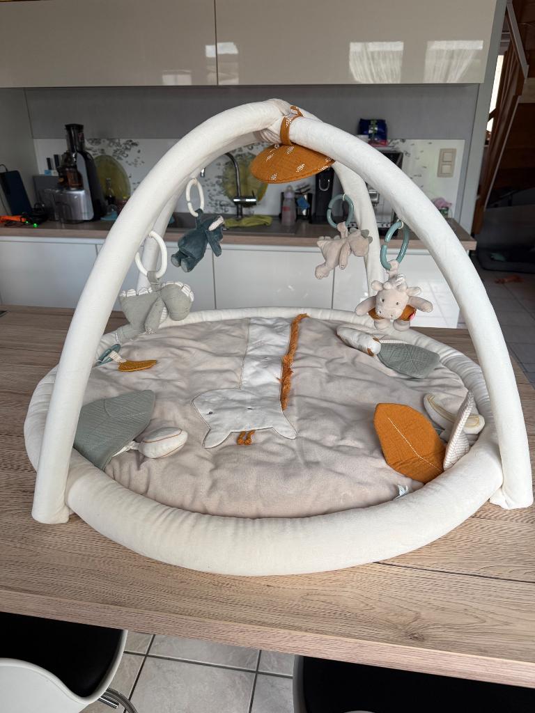 Tapis d’éveil 1er âge et table d’activité smoby, Enfants & Bébés, Jouets | Tables de jeux, Comme neuf, Enlèvement