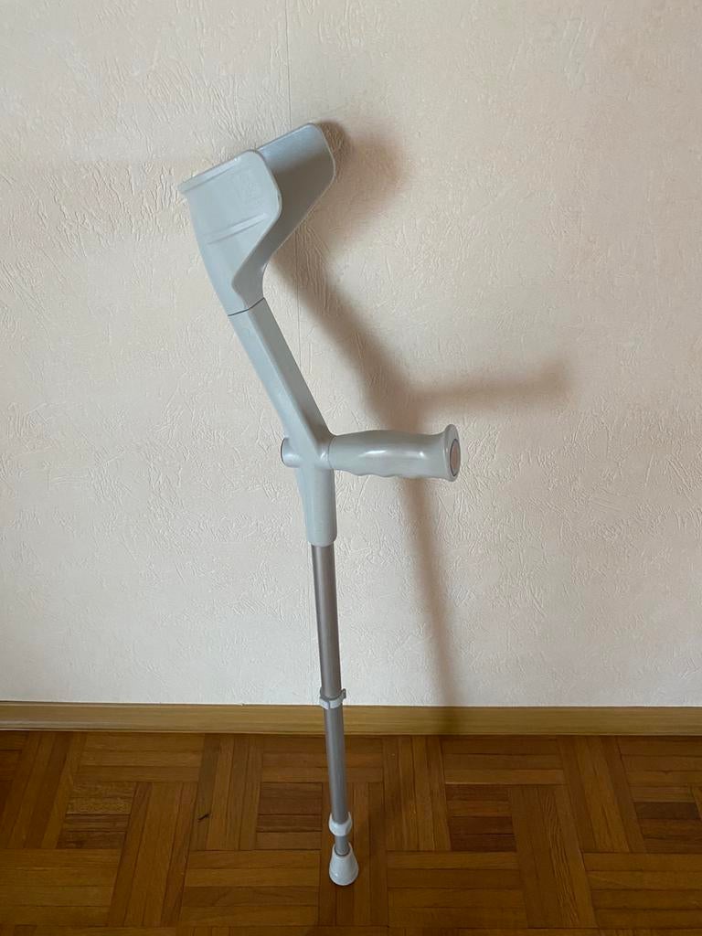 1 verstelbare kruk voor volwassenen, Diversen, Ophalen, Zo goed als nieuw