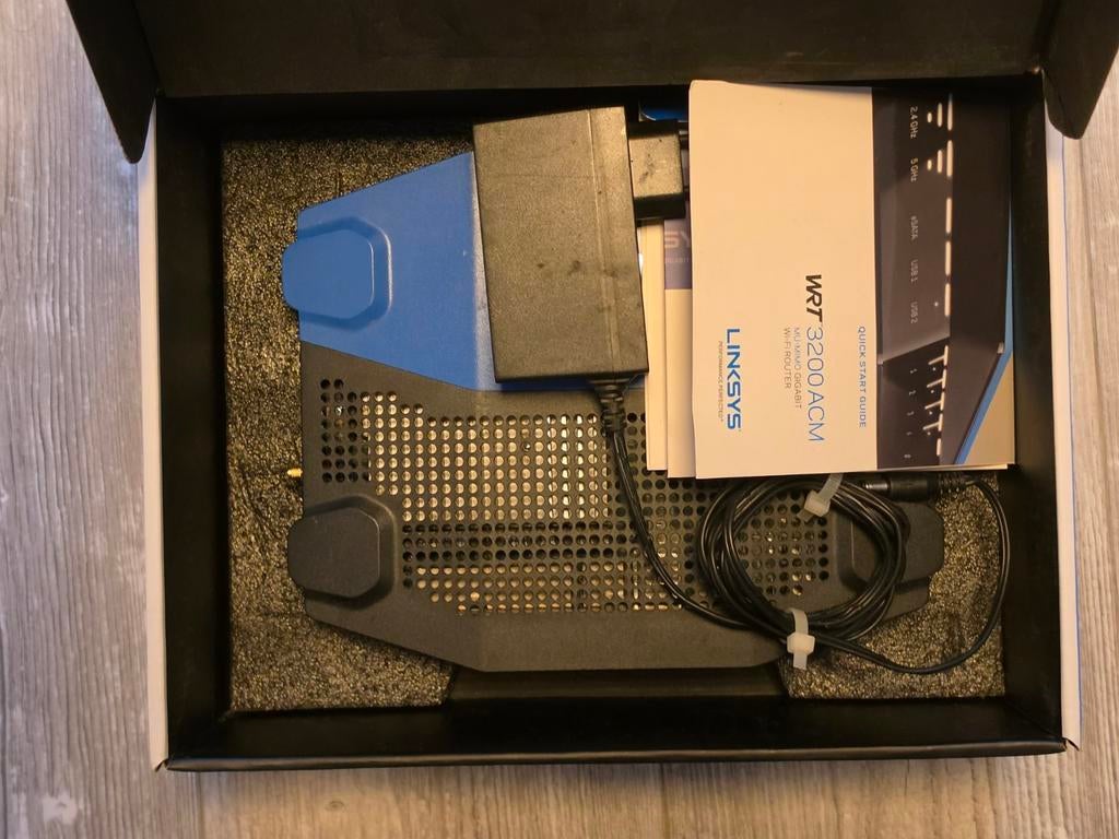 Linksys WRT 3200ACM with box, Ophalen of Verzenden, Zo goed als nieuw, Overige typen