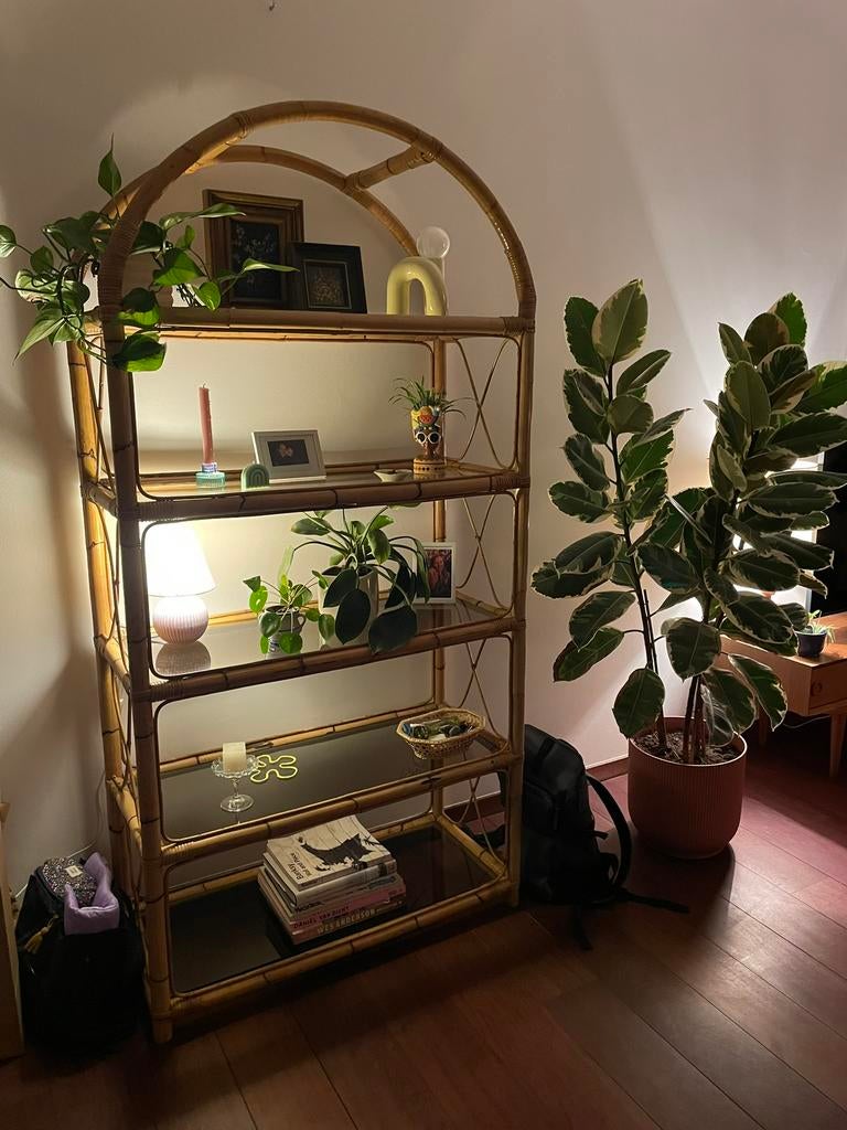 Rotan Vitrinekast, Ophalen, Zo goed als nieuw