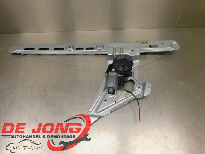 Ruitmechaniek 2Deurs links-voor van een Mercedes Sprinter, Auto-onderdelen, Ruiten en Toebehoren, Mercedes-Benz, Gebruikt, 3 maanden garantie