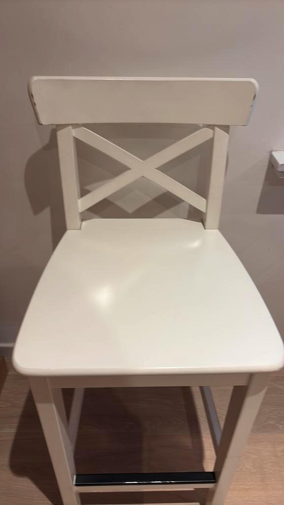 INGOLF barkruk IKEA, Maison & Meubles, Tabourets de bar, Utilisé, 60 à 90 cm, Bois, 4 tabourets, Avec repose-pieds, Enlèvement