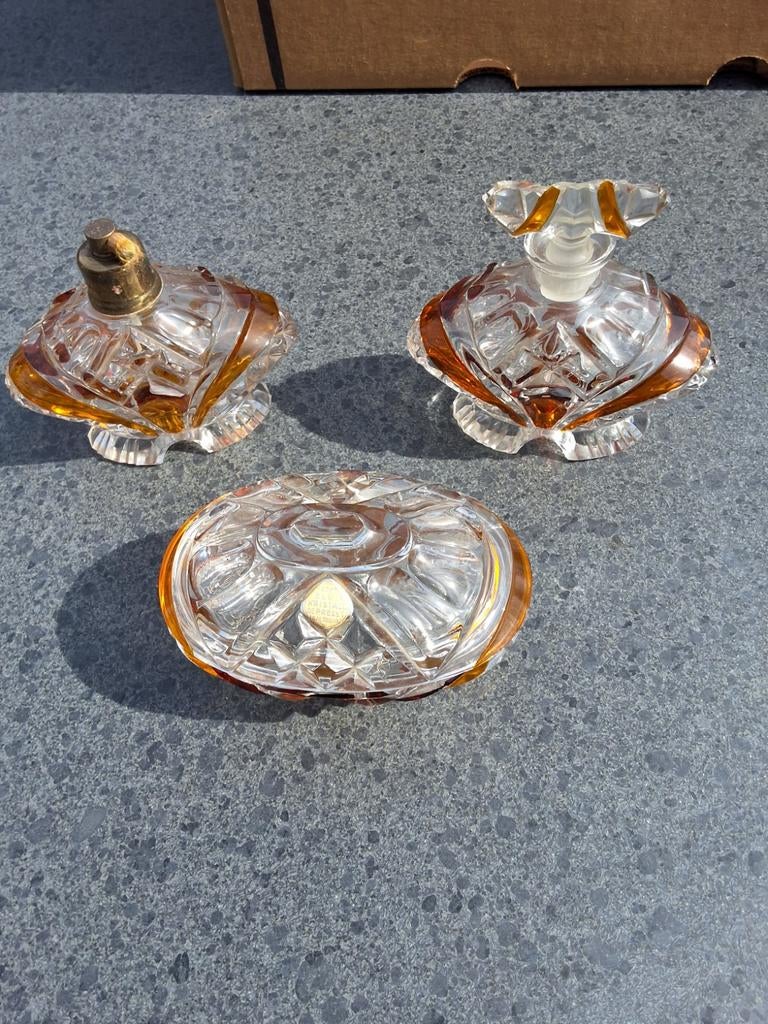 parfumgarnituur, Ophalen