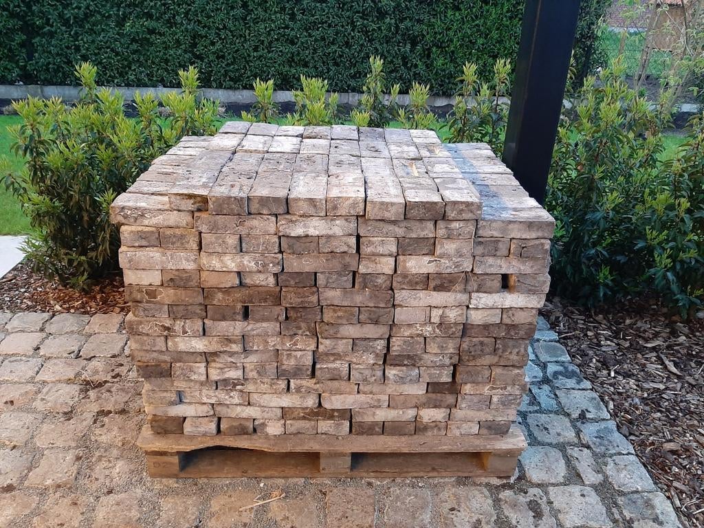 Nieuwe gevelstenen, Ophalen